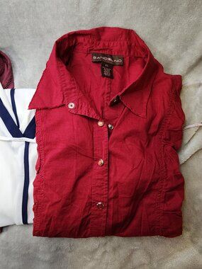 ⚠️CLEARANCE⚠️ 4 Women's tops BUNDLED 👕 Bandolino Old Navy DR2